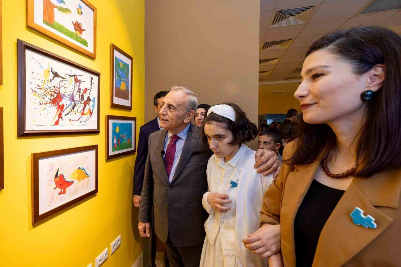 KÜÇÜKÇEKMECE BELEDİYE BAŞKANI KEMAL ÇEBİ, AYŞEGÜL DOĞAN'LA BİRLİKTE SERGİYİ GEZDİ