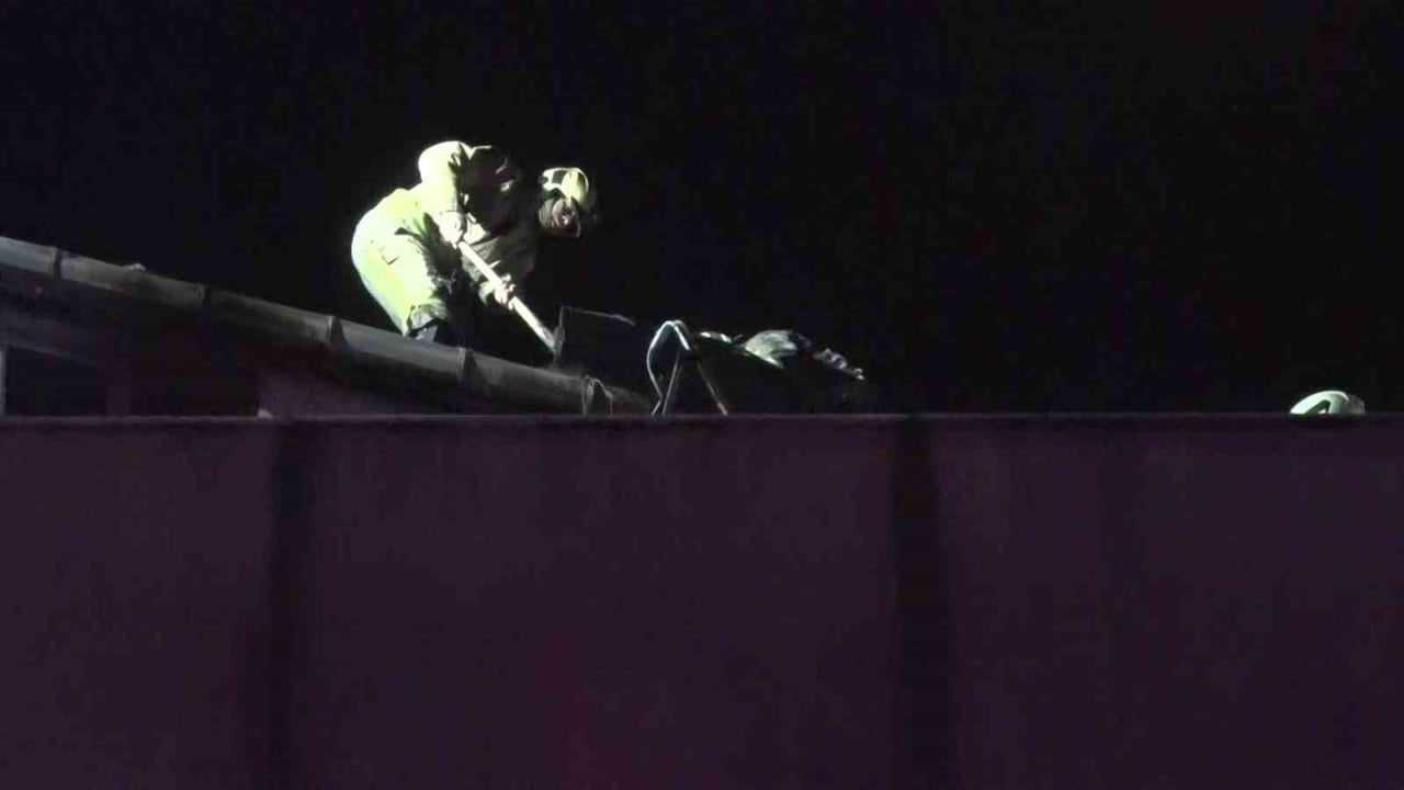 KÜÇÜKÇEKMECE’DE OTEL YANGININDA MAHSUR KALAN İKİ KİŞİ KURTARILDI