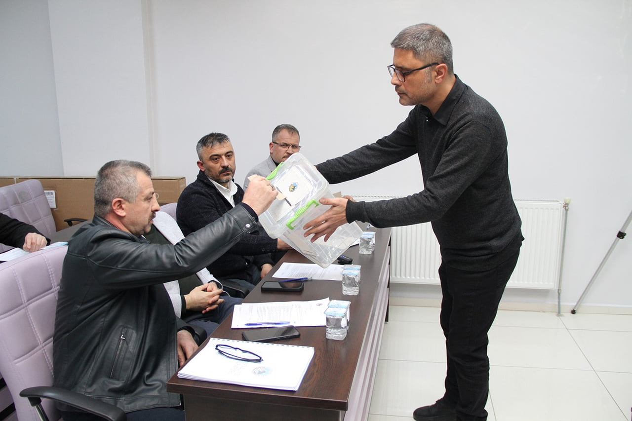 KULA BELEDİYESİ’NİN NİSAN AYI OLAĞAN MECLİS TOPLANTISI YOĞUN GÜNDEMLE GERÇEKLEŞTİRİLDİ. BELEDİYE...