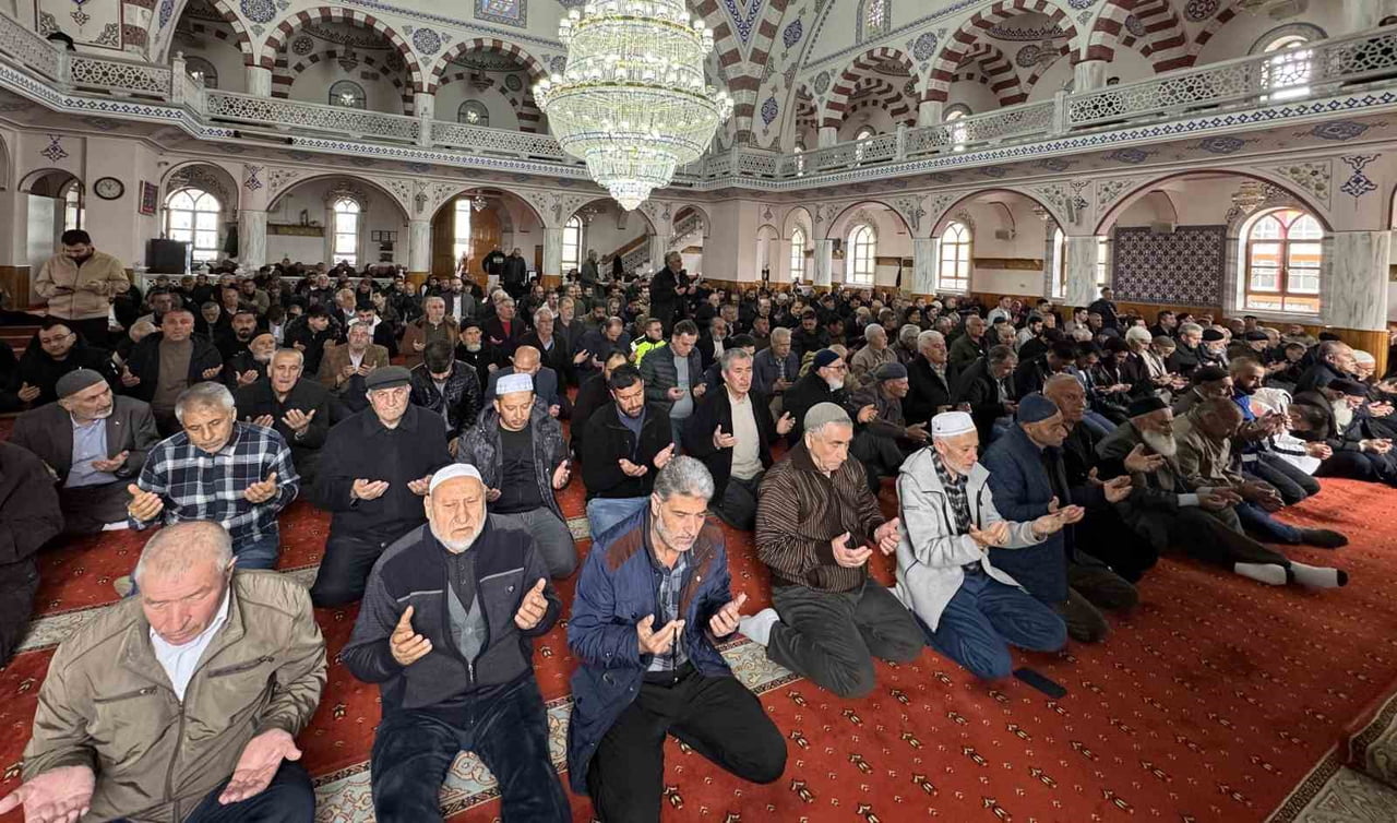 KULU MERKEZ CAMİİ’NDE ŞEHİTLER İÇİN KUR’AN-I KERİM VE MEVLİD-İ ŞERİF OKUNARAK DUA...