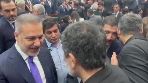 Kurtlar Vadisi'nde 'Erdal Kömürcü' olarak tanınan oyuncu Sefa Zengin, AK Parti Grup Toplantısı'na...