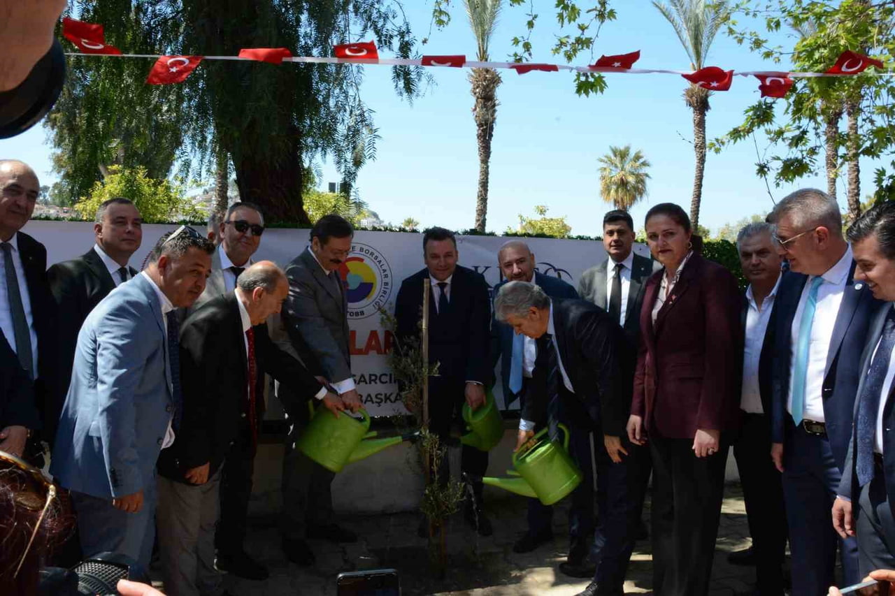 KUŞADASI’NDA TOBB ANAOKULU COŞKUYLA AÇILDI