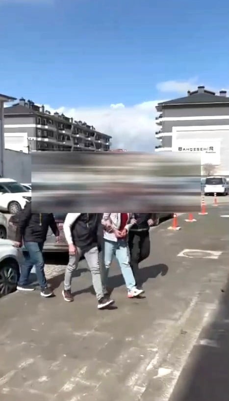 KÜTAHYA'DA 20 YIL 4 AY HAPİS CEZASI BULUNAN FİRARİ YAKALANDI