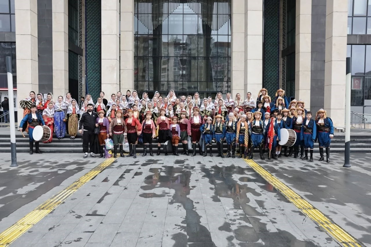 KÜTAHYA'DA HALK OYUNLARI COŞKUSU