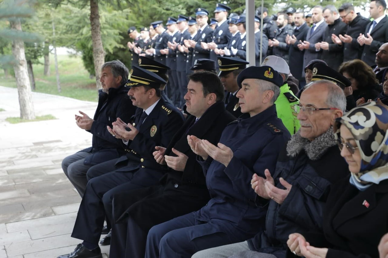 KÜTAHYA'DA "POLİS HAFTASI" DOLAYISIYLA ŞEHİTLİKLER ZİYARET EDİLDİ