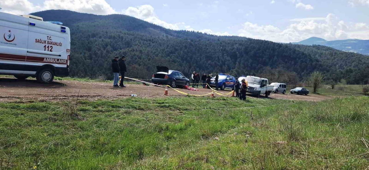 KÜTAHYA'NIN EMET İLÇESİ'NDE KAYIP OLARAK ARANAN 67 YAŞINDAKİ ALİ YAVUZ, KENDİ ARACININ ALTINDA ÖLÜ...