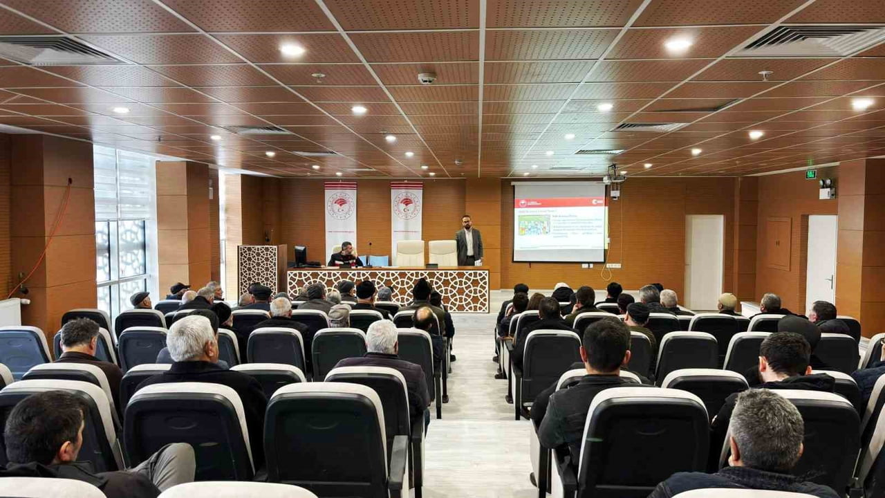 KÜTAHYA’DA BİTKİ KORUMA ÜRÜNLERİ UYGULAYICI EĞİTİMİ DÜZENLENDİ