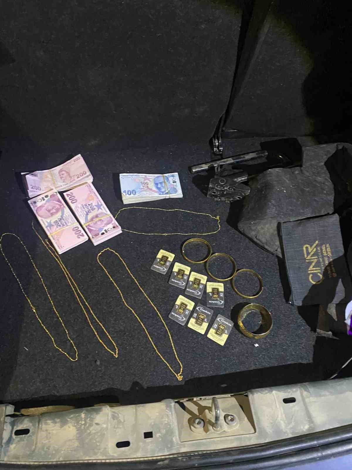 KÜTAHYA’DA SAHTE ALTIN SATARAK DOLANDIRICILIK YAPAN 2 ŞAHIS AFYONKARAHİSAR’IN SANDIKLI İLÇESİNDE...