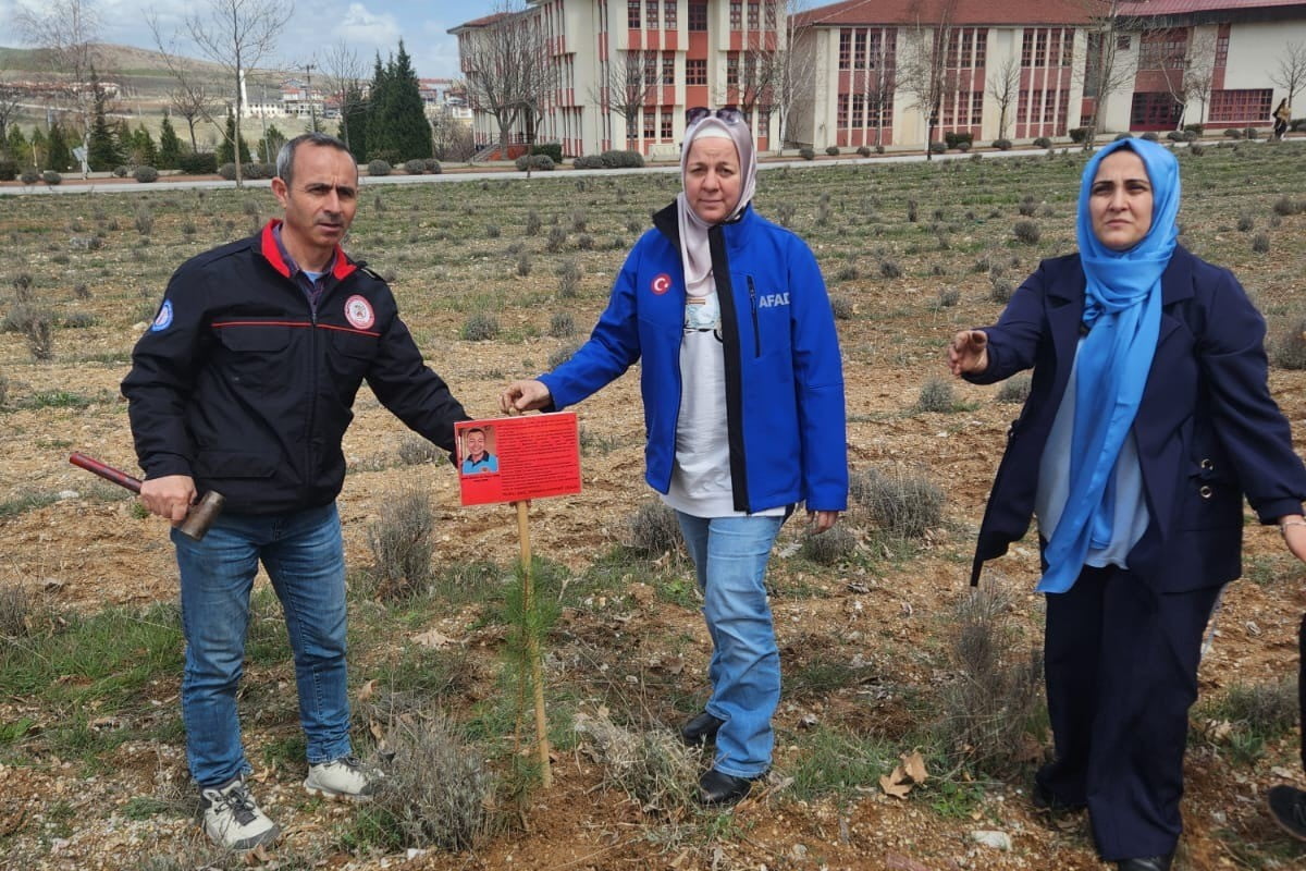 KÜTAHYA’DA ŞEHİT İTFAİYE ERİ ANISINA FİDAN DİKİLDİ