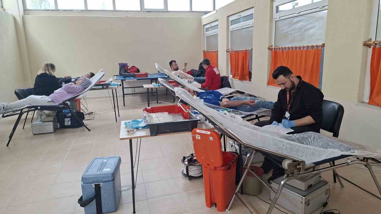 KÜTAHYA’NIN HİSARCIK İLÇESİ CUMHURİYET İLKOKULU’NDA, "OKULUMDA ‘KAN’PANYA VAR" PROJESİ KAPSAMINDA...