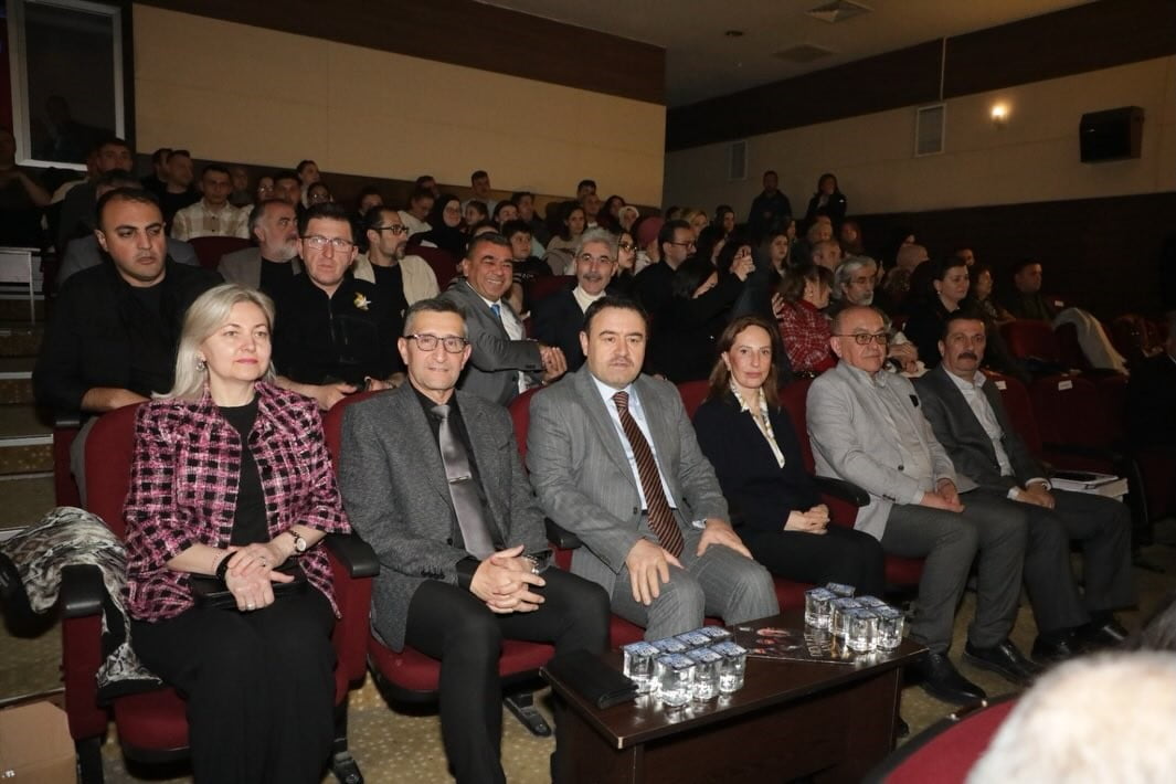 KÜTAHYA PROTOKOLÜ "DEVLET ANA" TİYATRO OYUNUNU İZLEDİ