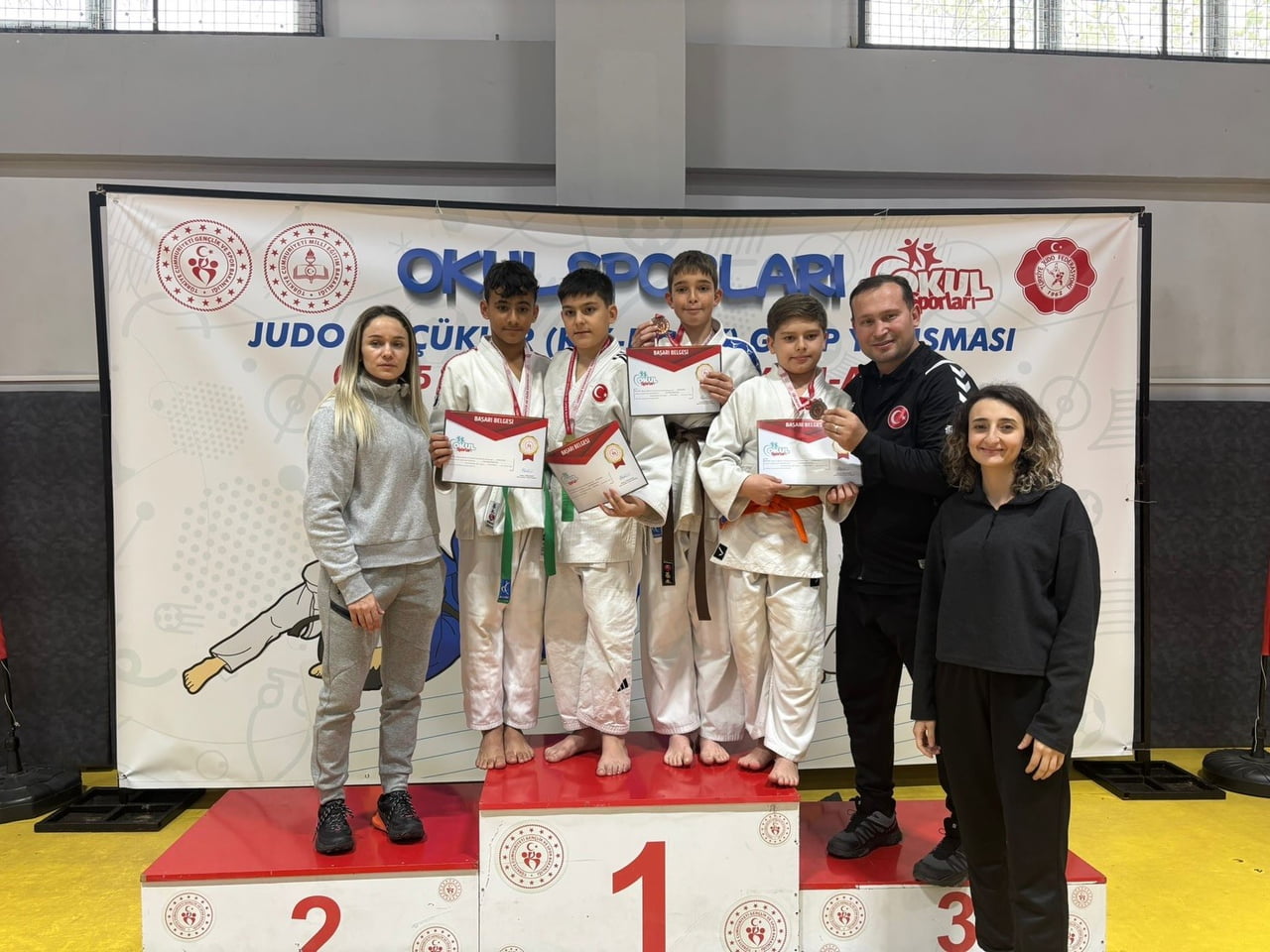 KÜTAHYALI MİNİK JUDOCULARDAN ÇİFTE BRONZ MADALYA