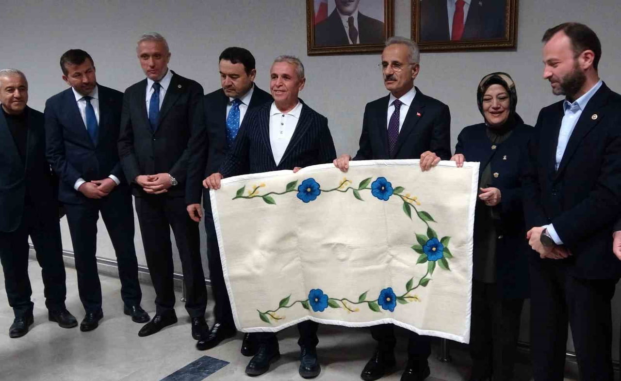 KÜTAHYALILARDAN SİMAV-ABİDE DEVLET YOLU İÇİN BAKAN URALOĞLU’NA TEŞEKKÜR