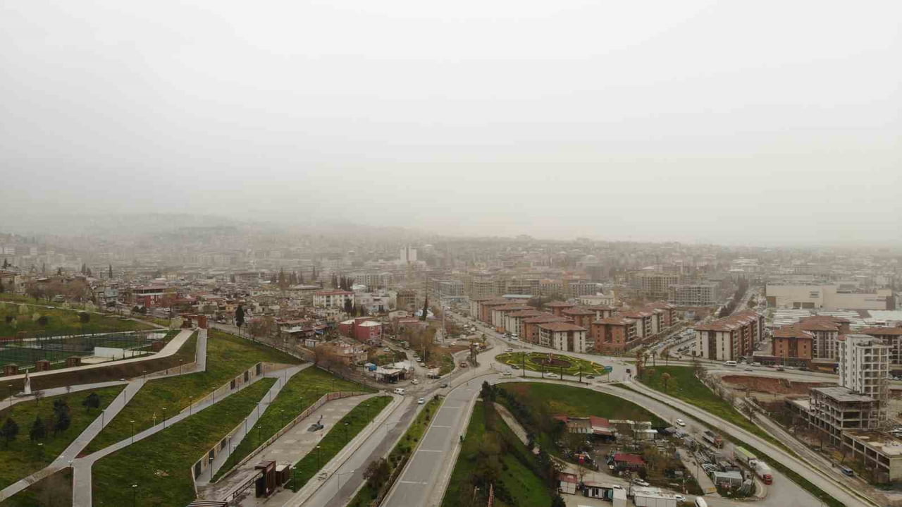 KUZEY AFRİKA VE SURİYE ÜZERİNDEN GELEN TOZ BULUTLARI KAHRAMANMARAŞ'TA ETKİSİNİ GÖSTERDİ.