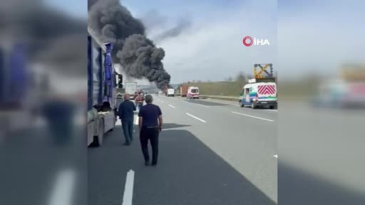 Kuzey Marmara Otoyolu Çatalca istikametinde seyir halindeki bir tırda henüz belirlenemeyen nedenle...