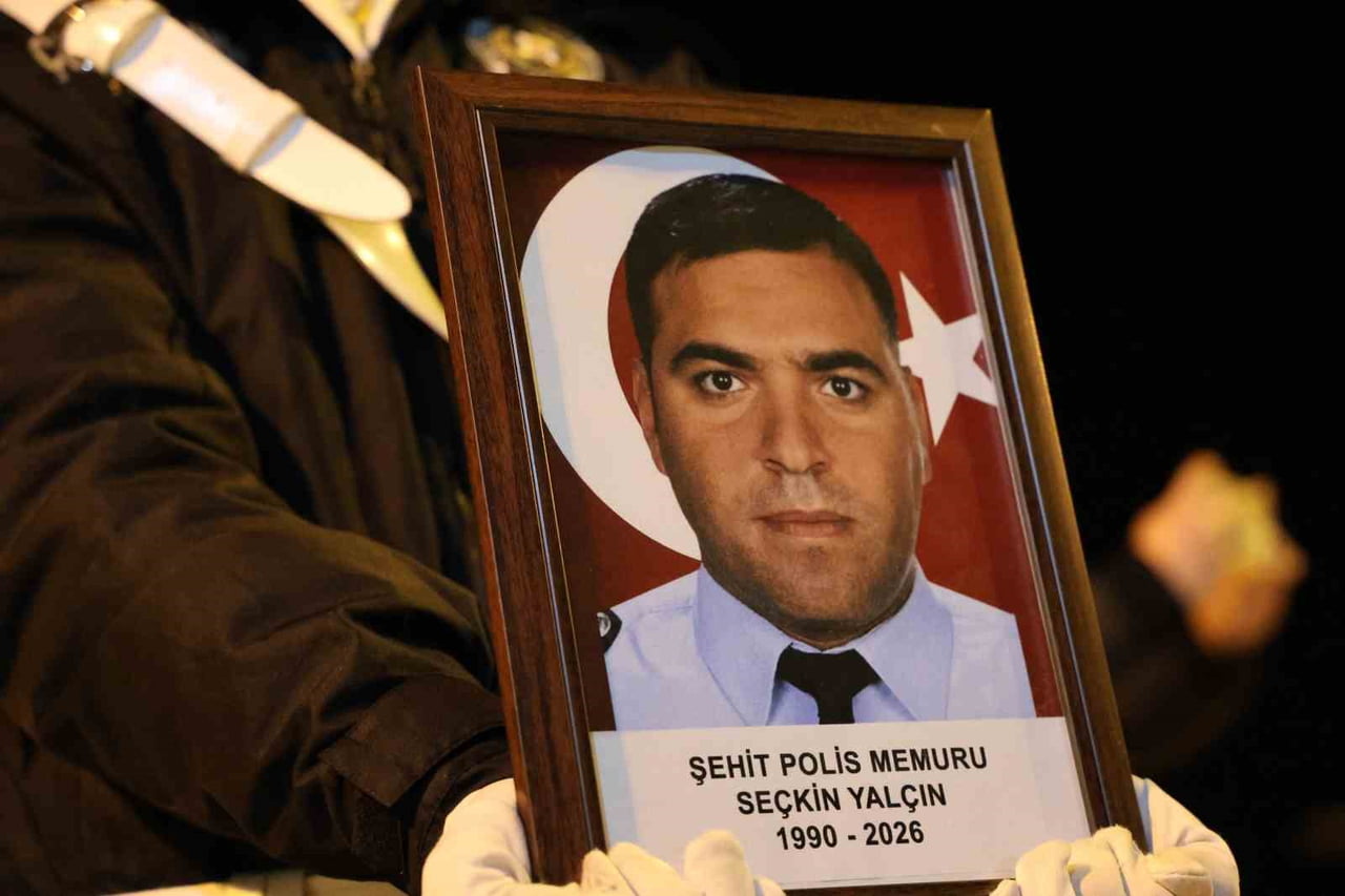 KUZEY MARMARA OTOYOLU’NDAKİ KAZADA ŞEHİT OLAN POLİS MEMURU SEÇKİN YALÇIN’IN NAAŞI MEMLEKETİ...