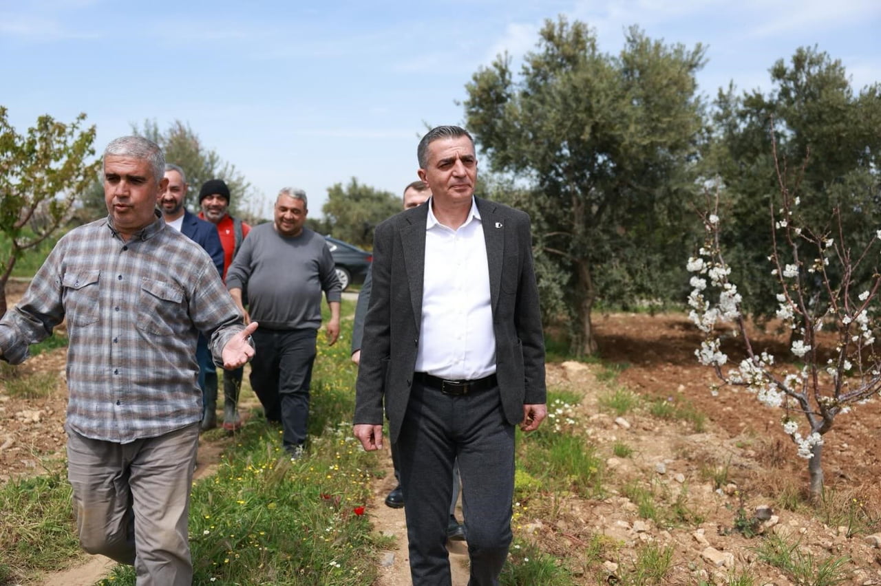 KUZEY YARIMKÜRE’DE AÇIK ALANDA YETİŞTİRİLEN İLK KİRAZIN ÜRETİLDİĞİ ŞEHZADELER’DE HASAT ÖNCESİ...