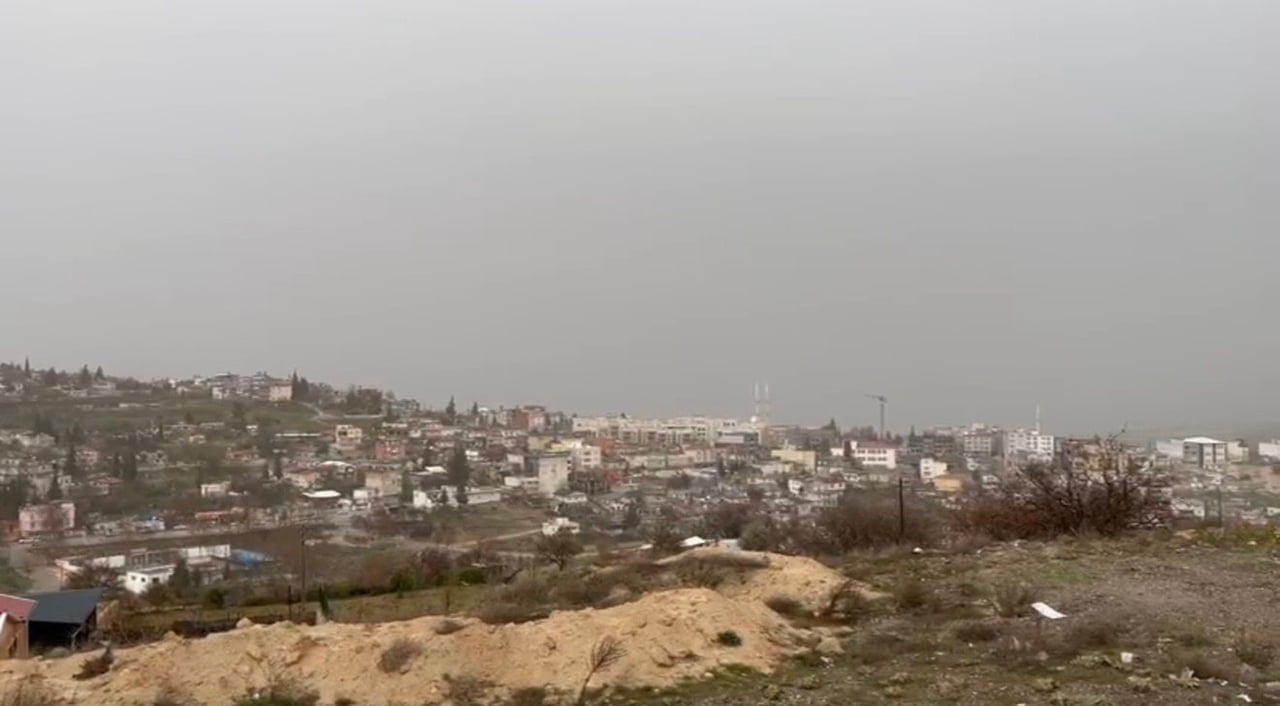 LİBYA ÜZERİNDEN GELEN TOZ TAŞINIMI, ADIYAMAN’IN BESNİ İLÇESİNDE DE ETKİSİNİ GÖSTERDİ.