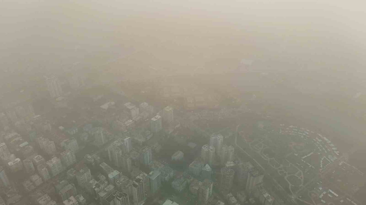 LİBYA ÜZERİNDEN KUVVETLİ RÜZGARLA BİRLİKTE TÜRKİYE’YE GİRİŞ YAPAN TOZ FIRTINASI ADANA’DA ETKİLİ...