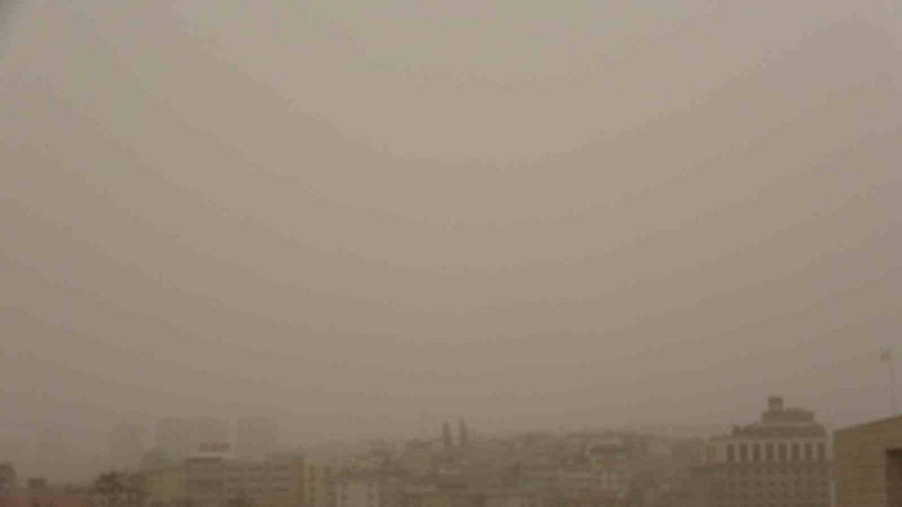 LİBYA ÜZERİNDEN KUVVETLİ RÜZGARLA BİRLİKTE TÜRKİYE’YE GİRİŞ YAPAN TOZ TAŞINIMI, GAZİANTEP’TE...