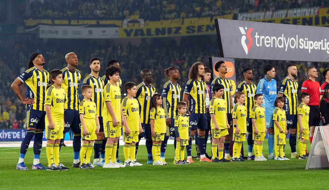 LİGDE SON 2 MAÇINI KAZANAN FENERBAHÇE, BU SERİSİNİ KAYSERİSPOR MAÇINDA SÜRDÜREREK ZİRVE YARIŞINDA...