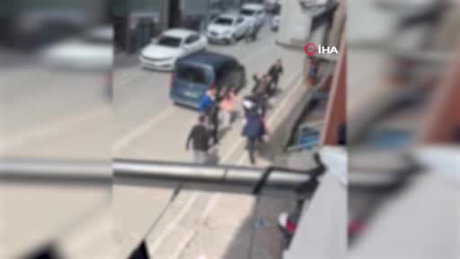 Liseli gençler birbirine girdi: O anlar kamerada