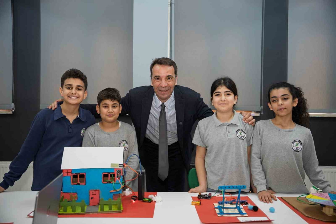 LOGO YAZILIM, HAYALLERİNİ KODLAYANLAR SOSYAL SORUMLULUK PROJESİ KAPSAMINDA DİYARBAKIR’IN BAĞLAR VE...