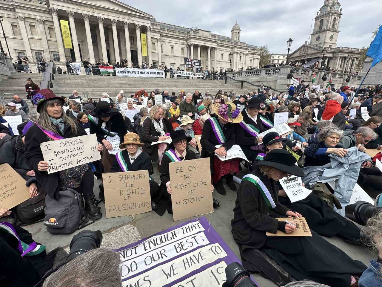 LONDRA (İHA) - İNGİLTERE’NİN BAŞKENTİ LONDRA’DA YÜZLERCE GÖSTERİCİNİN, İNGİLİZ HÜKÜMETİNİN YASAKLI...