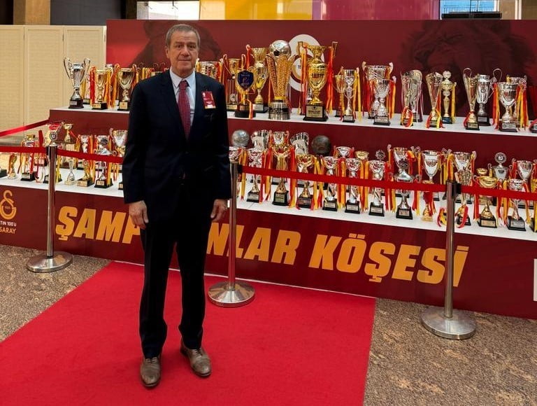 LUCESCU'NUN, GALATASARAY'A BÜYÜK KATKILAR SAĞLAMIŞ BİR TEKNİK ADAM OLDUĞUNU DİLE GETİREN NECATİ...