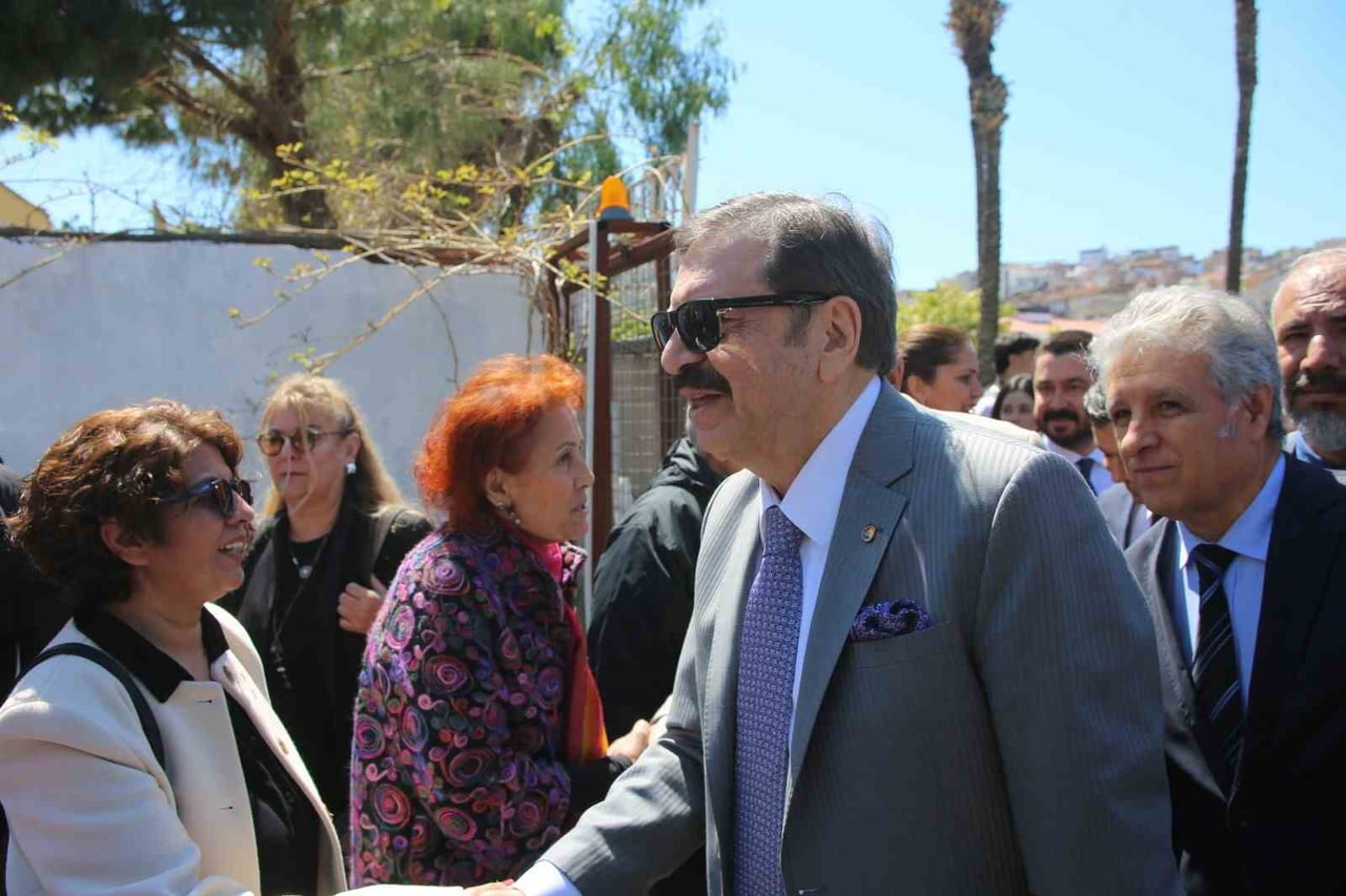 M.RIFAT HİSARCIKLIOĞLU’NDAN KUŞADASI TİCARET ODASI’NA BEŞ YILDIZLI ÖVGÜ