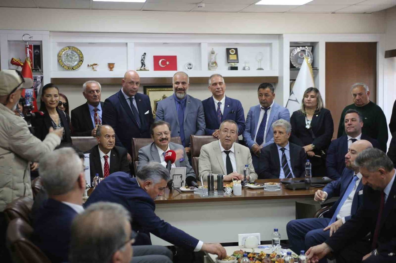 M.RIFAT HİSARCIKLIOĞLU’NDAN KUŞADASI TİCARET ODASI’NA BEŞ YILDIZLI ÖVGÜ