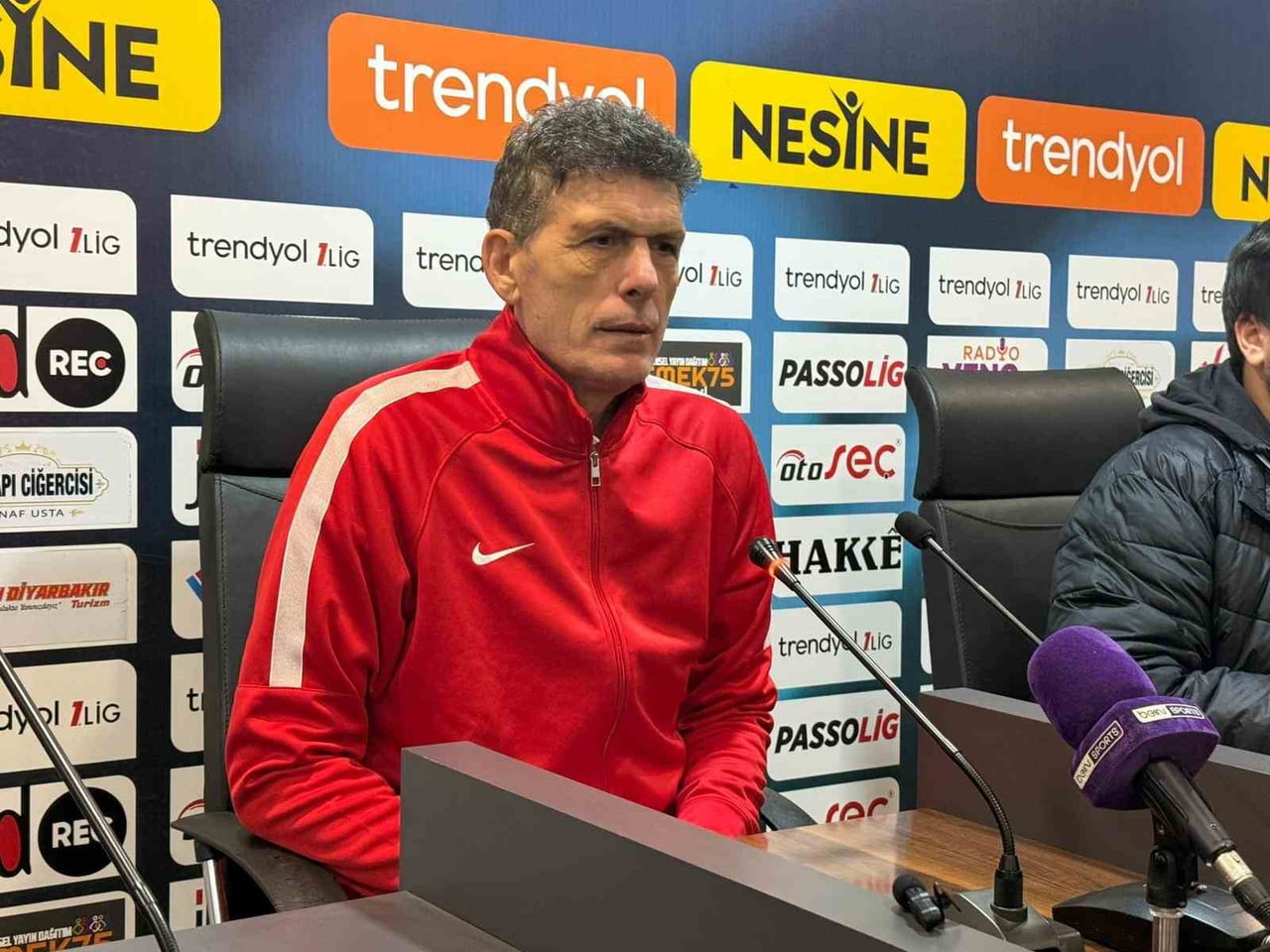 MAÇIN ARDINDAN DÜZENLENEN BASIN TOPLANTISINDA KONUŞAN BOLUSPOR TEKNİK DİREKTÖRÜ NEVZAT DİNÇBUDAK...