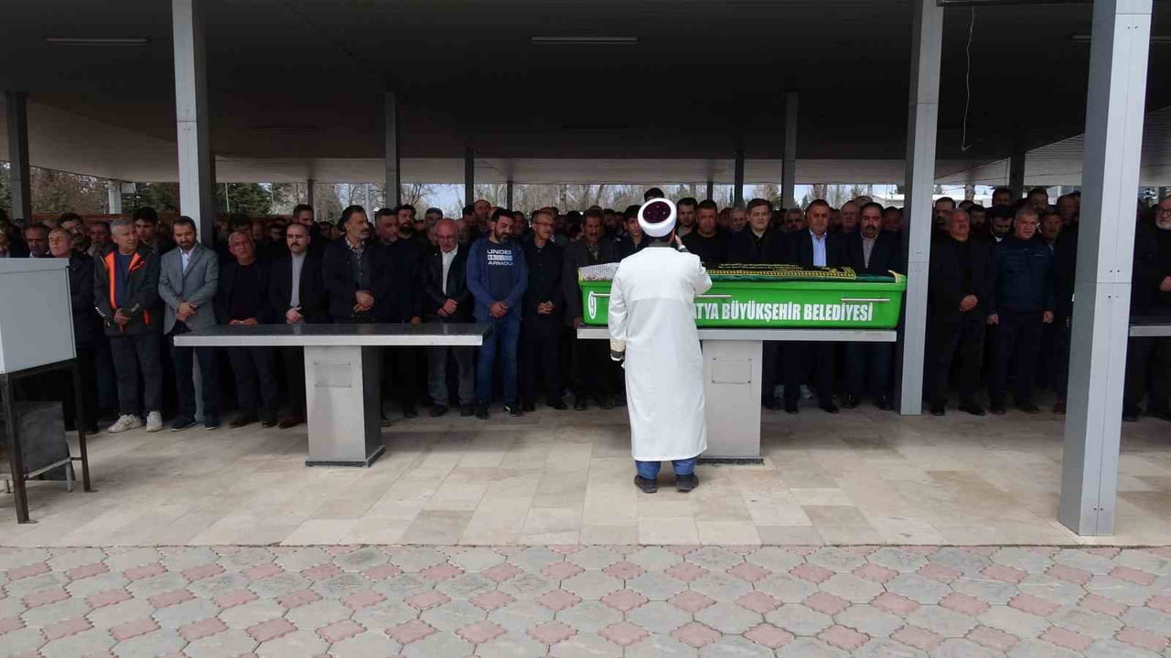 MALATYA’DA HAYATINI KAYBEDEN ÖĞRETMEN SON YOLCULUĞUNA UĞURLANDI