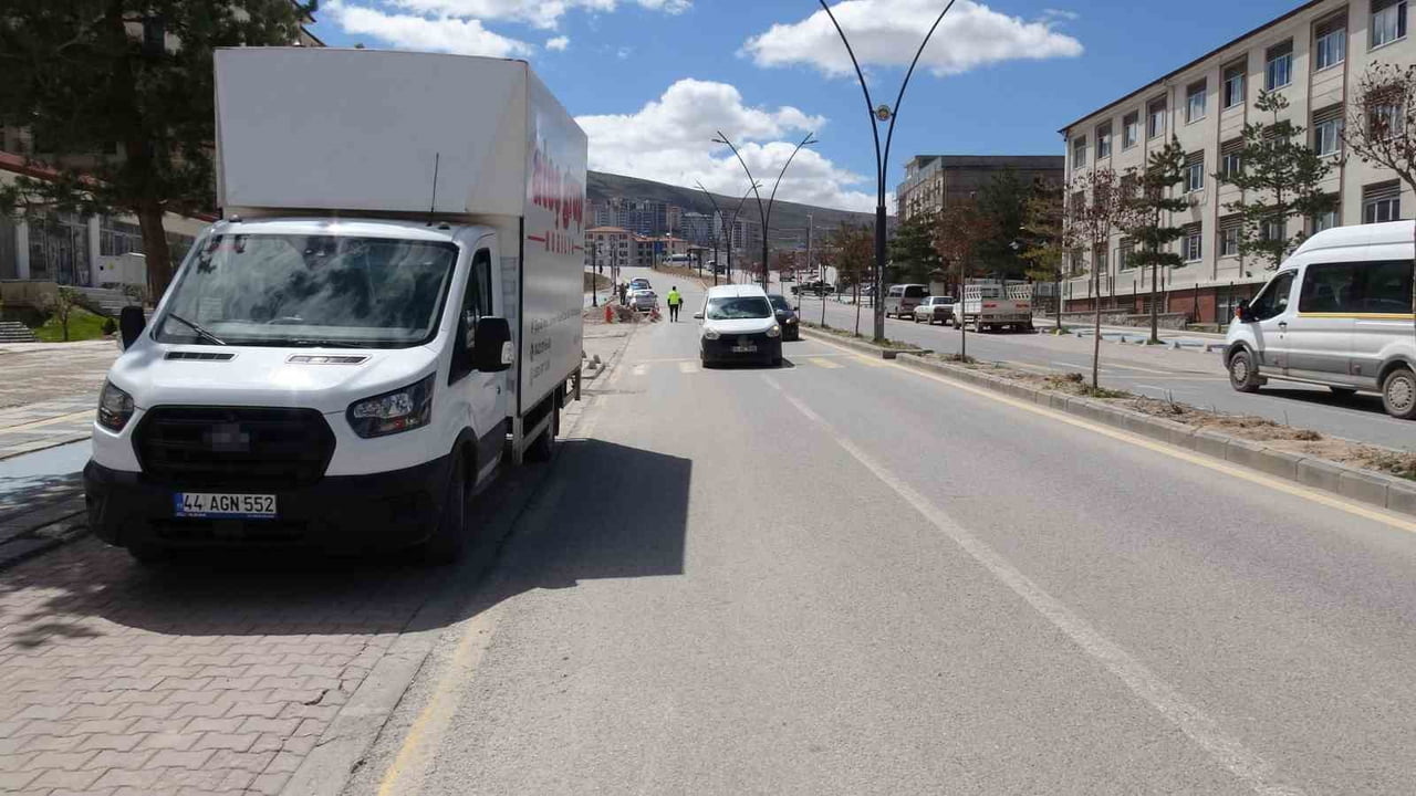 MALATYA’DA OTOMOBİL İLE KAMYONETİN ÇARPIŞMASI SONUCU MEYDANA GELEN TRAFİK KAZASINDA 1 KİŞİ...