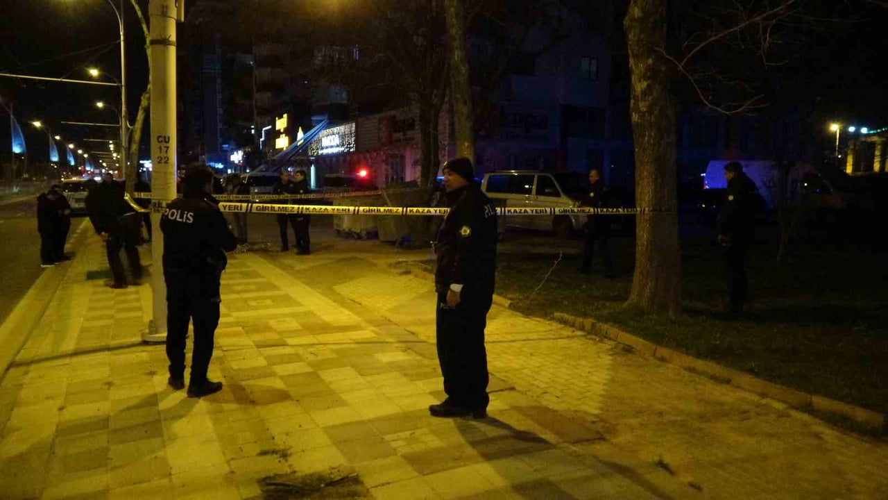 MALATYA’DA SİLAHLI KAVGA : 1 YARALI