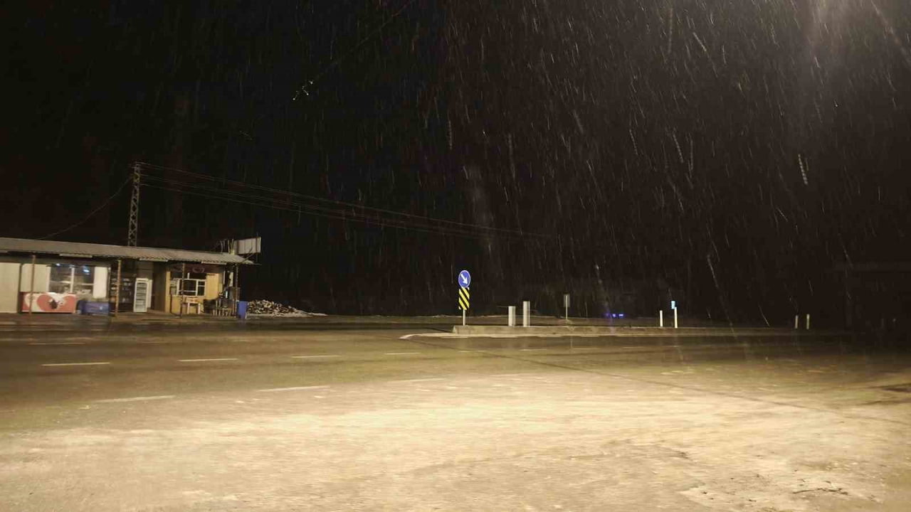 MALATYA’NIN YÜKSEK KESİMLERİNDE KAR ETKİLİ OLUYOR