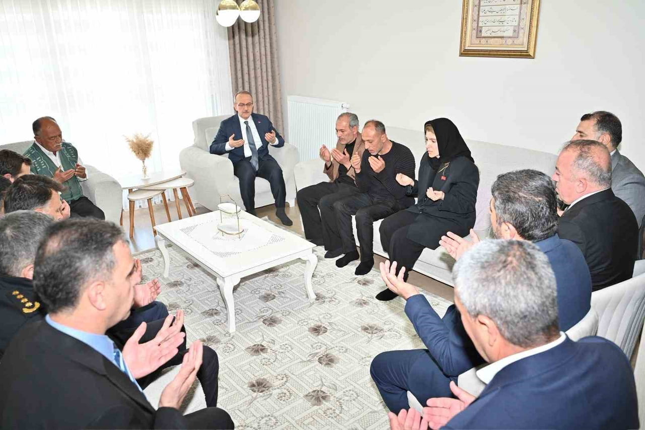 MALATYA VALİSİ SEDDAR YAVUZ, AK PARTİ MALATYA MİLLETVEKİLİ İNANÇ SİRAÇ KARA ÖLMEZTOPRAK İLE...