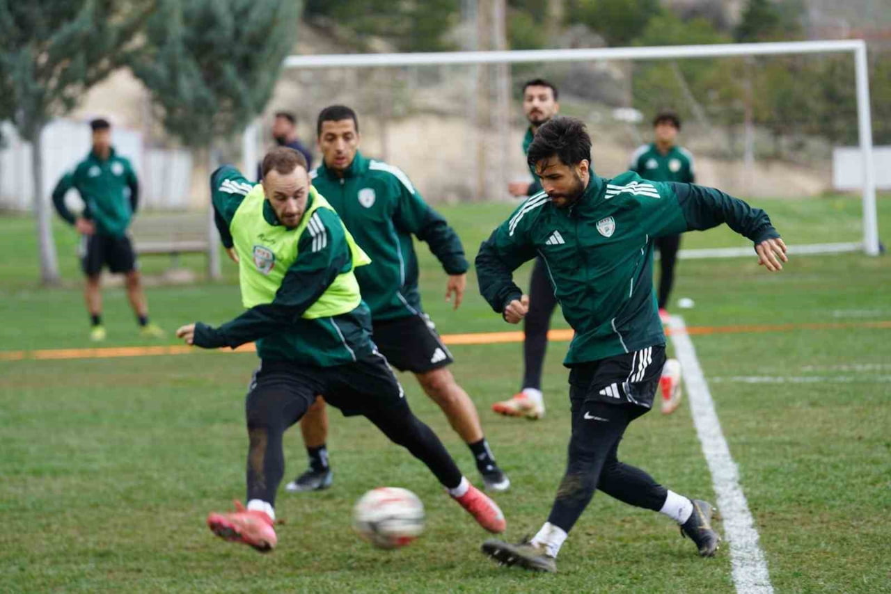 MALATYA YEŞİLYURTSPOR TEKNİK DİREKTÖRÜ MURAT YILDIRIM, TARAFTARIN DESTEĞİNE İHTİYAÇLARININ...