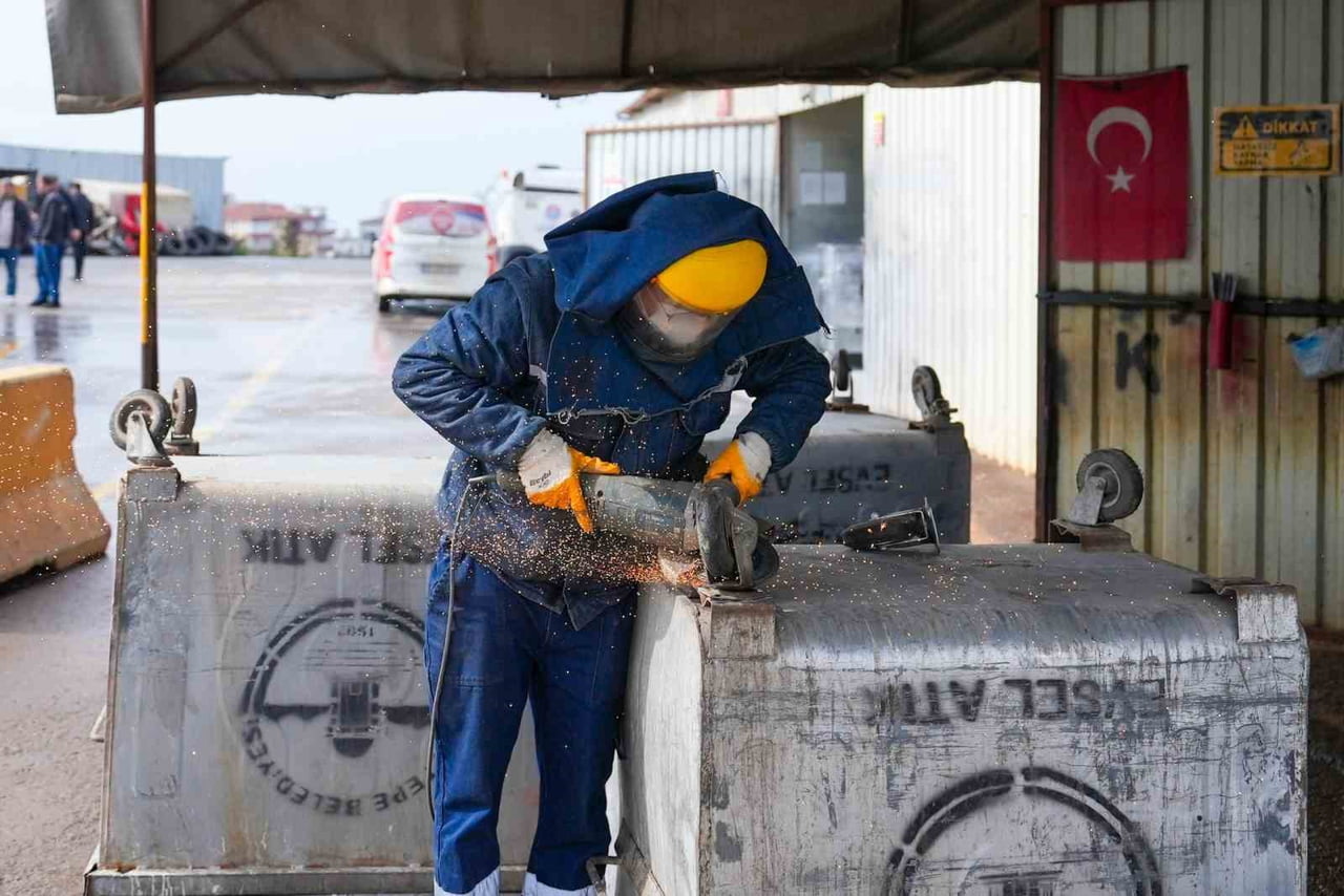 MALTEPE BELEDİYESİ ZARAR GÖREN, KIRILAN YA DA ESKİYEN MALZEMELERİ YENİLEYİP DÖNÜŞTÜRDÜKTEN SONRA...