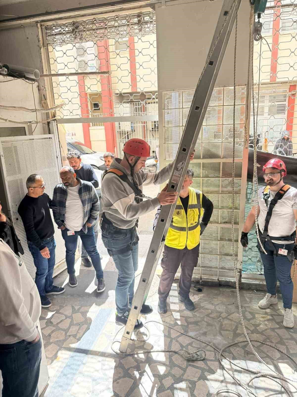 MANAVGAT DEVLET HASTANESİ'NDE PERSONELE YÜKSEKTE ÇALIŞMA GÜVENLİĞİ EĞİTİMİ VERİLDİ