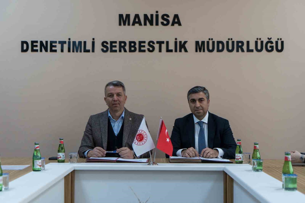 MANİSA'DA DENETİMLİ SERBESTLİK MÜDÜRLÜĞÜ İLE KIZILAY ARASINDA İMZALANAN PROTOKOLLE YÜKÜMLÜLER KAMU...