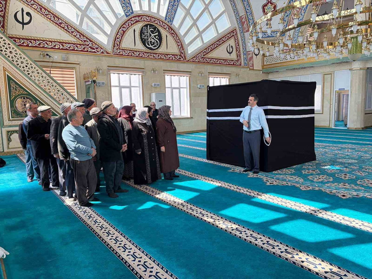 MANİSA'NIN SELENDİ İLÇESİNDE 2026 YILI HACI ADAYLARI İÇİN EĞİTİM SEMİNERİ DÜZENLENDİ.