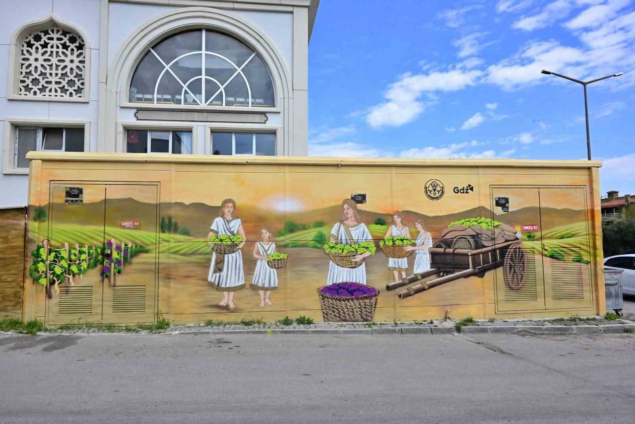 MANİSA BÜYÜKŞEHİR BELEDİYESİ, ŞEHRE ESTETİK BİR KİMLİK KAZANDIRMAK AMACIYLA BAŞLATTIĞI MURAL VE...