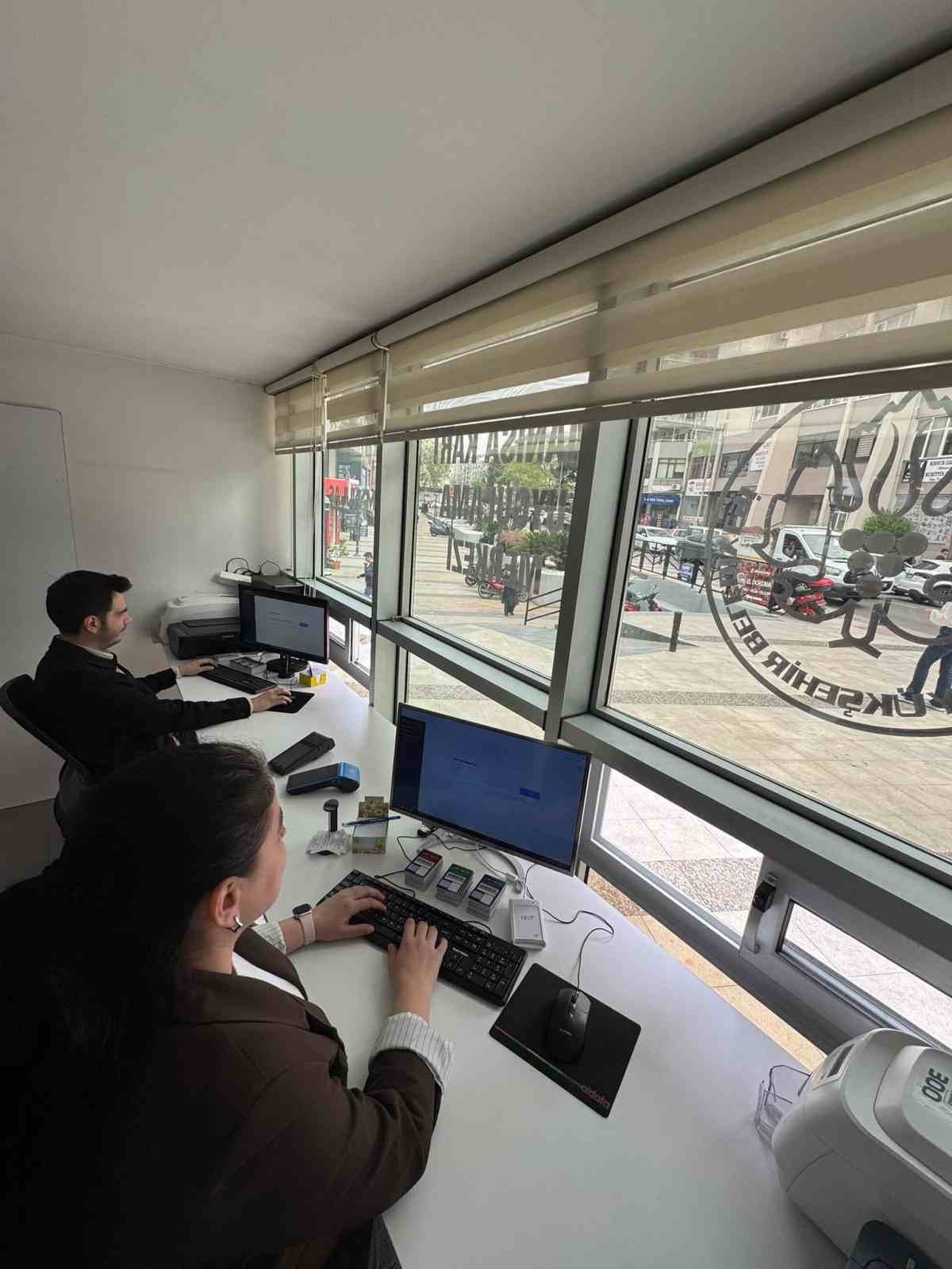 MANİSA BÜYÜKŞEHİR BELEDİYESİ, VATANDAŞLARIN TOPLU ULAŞIM HİZMETLERİNDEN DAHA HIZLI VE KOLAY...