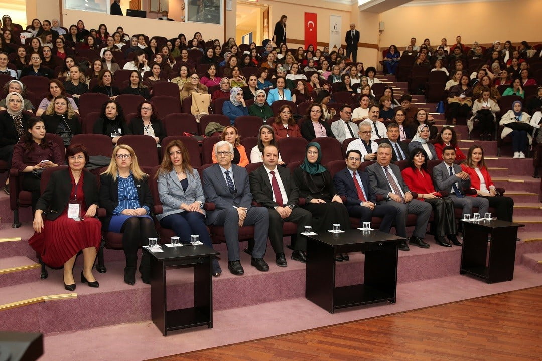 MANİSA CELAL BAYAR ÜNİVERSİTESİ’NDE DÜZENLENEN "KADIN VE SAĞLIK SEMPOZYUMU"NDA, 21. YÜZYILDA KADIN...