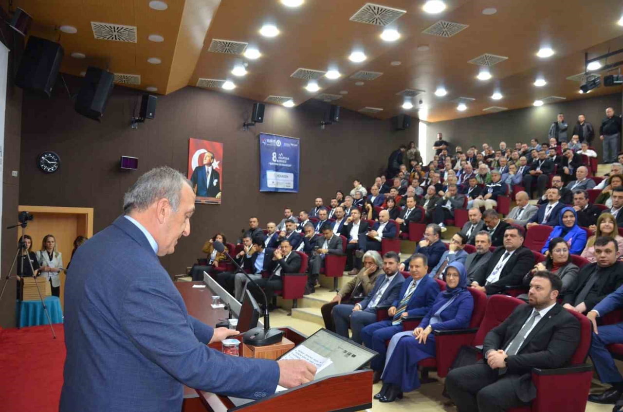 MANİSA’DA DÜZENLENEN 8. KALIP ZİRVESİ’NDE KONUŞAN MANİSA TİCARET VE SANAYİ ODASI (MTSO) BAŞKANI...