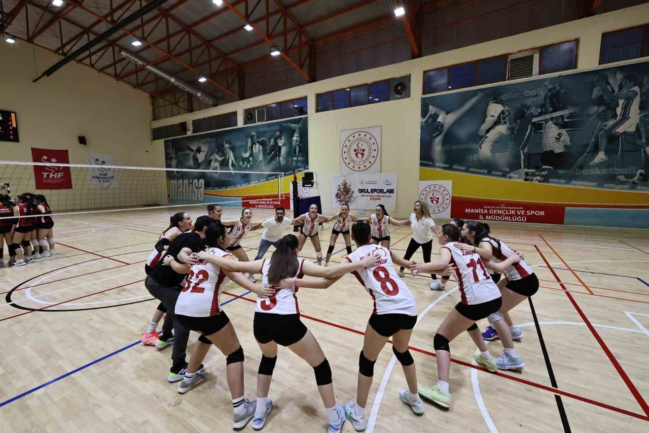MANİSA’DA DÜZENLENEN KULÜPLER ARASI VOLEYBOL YILDIZ KIZLAR İL ŞAMPİYONASI’NDA DEĞERLİ ZAMANLAR...