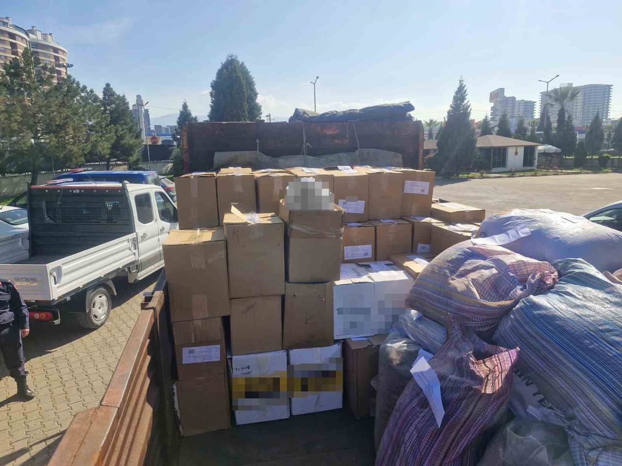 MANİSA’DA POLİS EKİPLERİNİN MART AYI BOYUNCA GERÇEKLEŞTİRDİĞİ OPERASYONLARDA ON BİNLERCE PAKET...