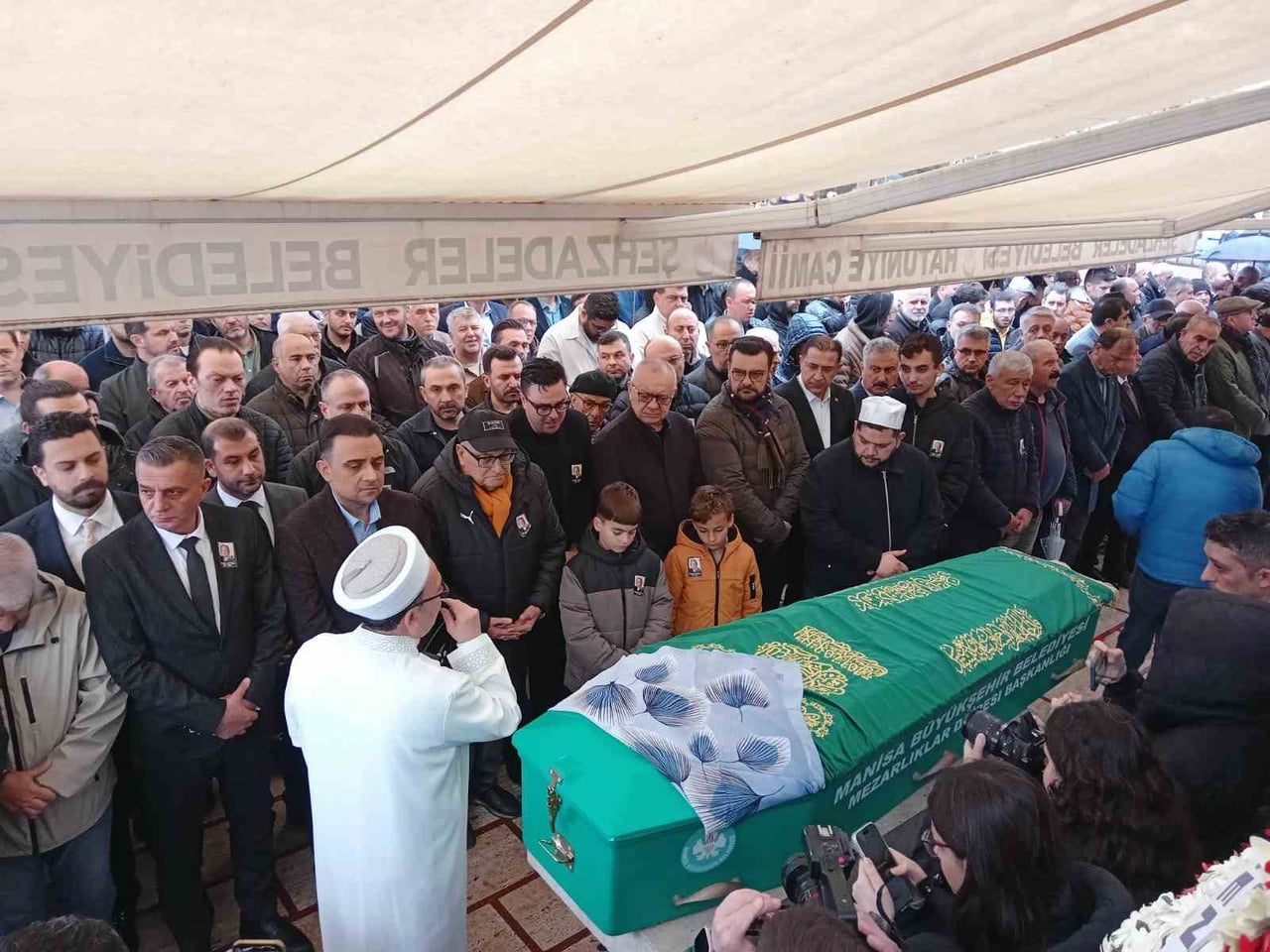 MANİSA GAZETECİLER CEMİYETİ ONURSAL BAŞKANI ERTUĞRUL AYTAÇ’IN EŞİ, GÖKMEN VE GÖKHAN AYTAÇ'IN...