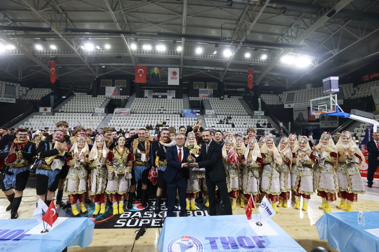 MANİSA KULÜPLERARASI İL BİRİNCİLİĞİ HALK OYUNLARI YARIŞMASI; GELENEKSEL EZGİLER, RENKLİ KOSTÜMLER...